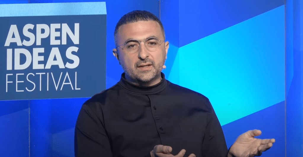 Mustafa Suleyman dari Microsoft Mengatakan Dia Menyukai Sam Altman, Percaya Bahwa Dia Serius tentang Keselamatan AI